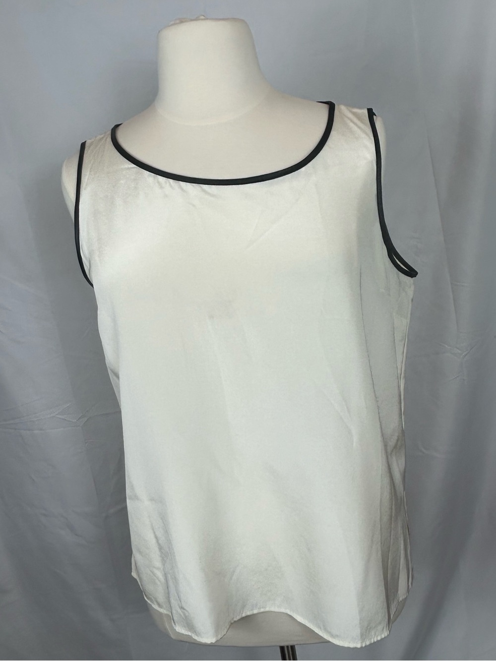 St. John White Sleeveless Silk Shell with Black Piping